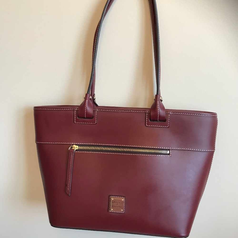 Dooney & Bourke smooth leather bag